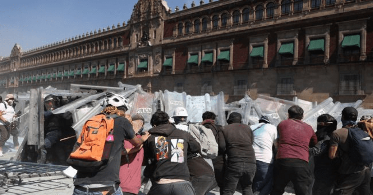 Demo Gen Z Meksiko Berujung Rusuh: 100 Polisi Terluka, Istana Presiden Diserbu