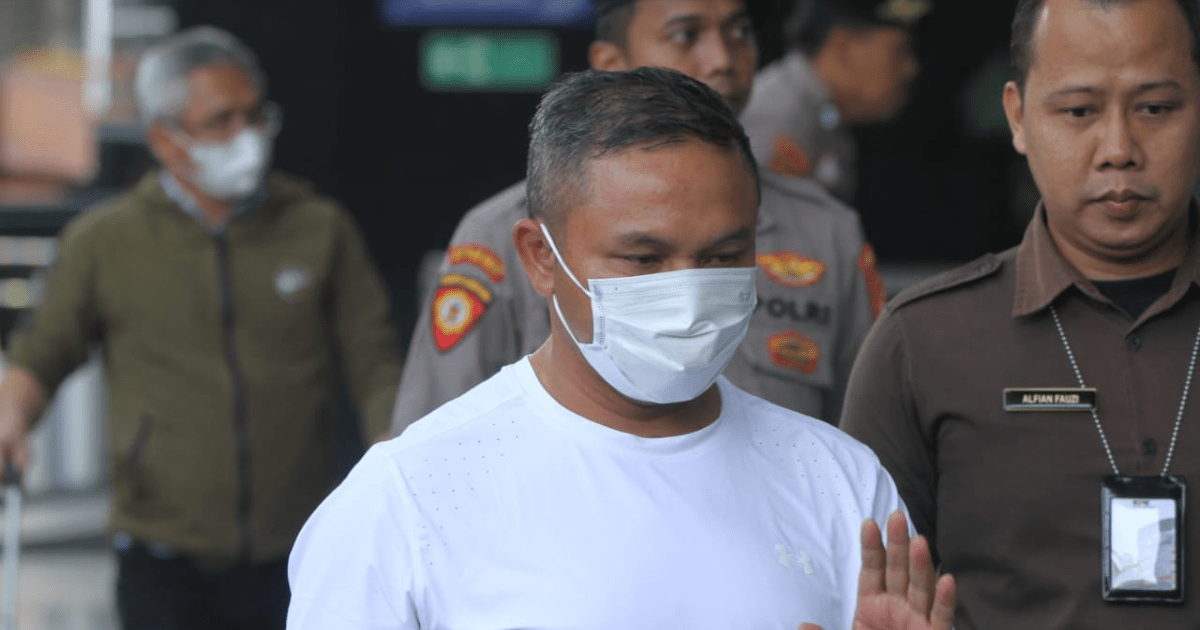 Gubernur Riau Abdul Wahid Tiba di KPK Usai Terjaring OTT