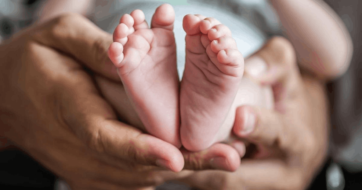 Momen Haru Evakuasi Bayi dari Rumah Sakit Iran Pasca Serangan