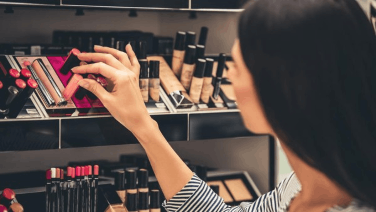 Kosmetik Berbahaya Picu Kanker: BPOM Tarik 11 Produk Ilegal