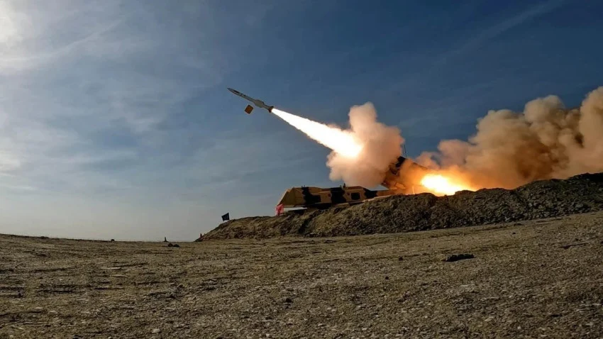 Iran Lebih Memilih Bombardir Negara Arab ketimbang Kapal Induk AS, Ini Analisis