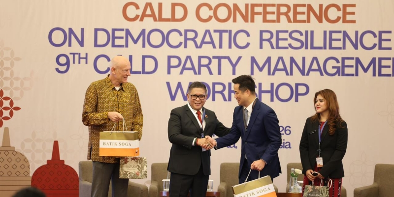 Hasto Bongkar Kemunduran Demokrasi Indonesia di Forum Asia